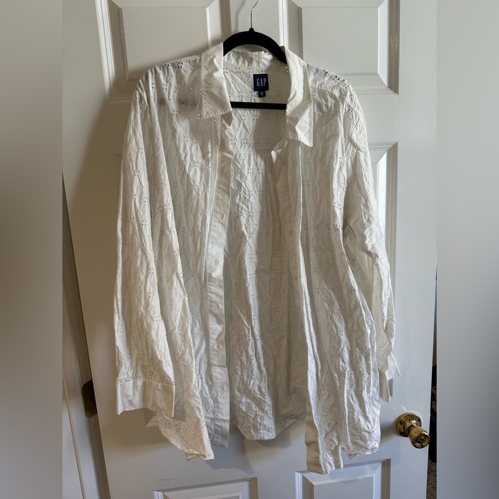 GAP Women’s Eyelet Button Down